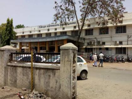 The suspension of nurses in the district hospital continues, suspend us all. Demanded to protest the action | जिल्हा रुग्णालयातील नर्सचे काम बंद आंदोलन सुरू, आम्हाला सर्वांनाच निलंबित करा. कारवाईच्या निषेधार्थ केली मागणी