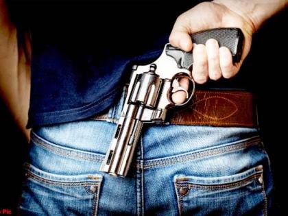  Dixitwadi robbed doctor after showering her revolver | रिव्हॉल्वरचा धाक दाखवून दीक्षितवाडीत डॉक्टरला लुटले