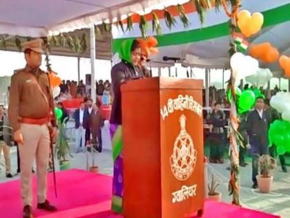 Video: MP Minister Imarti Devi Fails To Read Republic Day Speech, Asks Collector To Help | Video: काँग्रेसच्या महिला मंत्र्यांची भाषणावेळी गोची; म्हणाल्या, 'आगे कलेक्टर साहब पढेंगे'