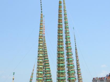 Celebration of a skyscraper near the skyscraper | गगनचुंबी ताबूतभेटीचा कडेगावात रंगला सोहळा