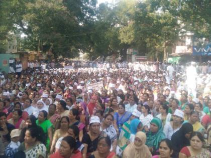 Viraat Morcha on Primary Teachers' District Office, Solapur | शासन स्तरावरील मागण्यांसाठी सोलापूरात प्राथमिक शिक्षकांचा जिल्हाधिकारी कार्यालयावर विराट मोर्चा