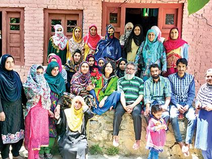 Human-right activist Irom Sharmila talks about her travel and interactions with women and youth of Jammu Kashmir | इरोम शर्मिला जेव्हा जम्मू-काश्मीरच्या गावागावात फिरतात..