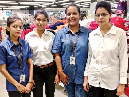 a story about young girls, works in the malls | मॉलमध्ये काम करणार्‍या तरुण नोकरदार मुलींच्या जगात....