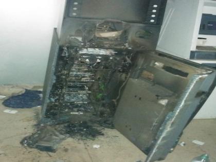 Nanded atm broken case; Inter-district gang of ATM burglary thieves arrested in Buldhana | नांदेडमधील एटीएम फोडणारी चोरट्यांची टोळी बुलढाण्यात जेरबंद; नागपूर येथील ३ एटीएम फोडल्याचीही दिली कबुली