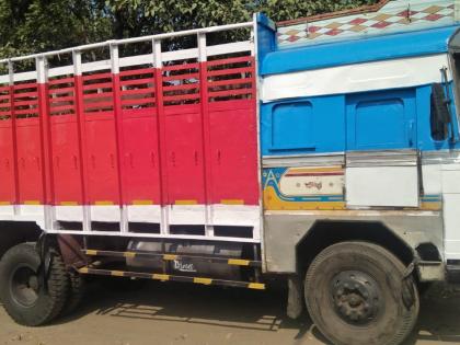 Changing the color of the stolen truck from Jalgaon caught both | जळगावातून चोरलेल्या ट्रकचा रंग बदलताना खामगावात दोघांना पकडले