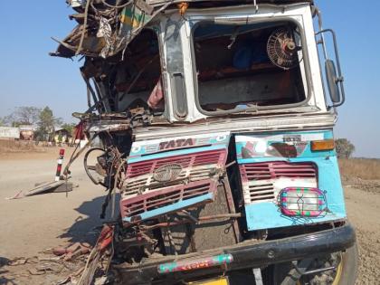    Two trucks hit; Both drivers killed | दोन ट्रकची धडक; दोन्ही चालक ठार