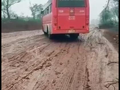 Downpours due to rain on highway | पावसामुळे महामार्ग झाले घसरगुंडी