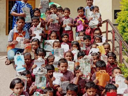 2 paper bags made by students | विद्यार्थ्यांनी बनविल्या १५० कागदी पिशव्या