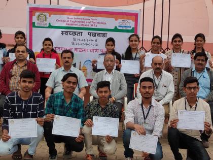 SSBT students affirm the importance of cleanliness | एसएसबीटीच्या विद्यार्थ्यांनी पटवून दिले स्वच्छतेचे महत्व