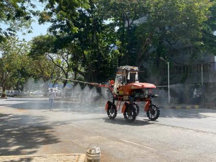 Pesticide spraying under the preventive measures by MMRDA in BKC | बीकेसीमध्ये एमएमआरडीएकडून प्रतिबंधक उपाययोजनेअंतर्गत जंतूनाशक फवारणी