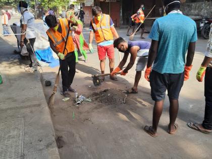 Eat salt-bread, but stay home; The councilor comes to the phone every day for help | मीठ-भाकरी खा पण घरातच रहा; मदतीसाठी नगरसेवकाला दररोज येतात २०० फोन