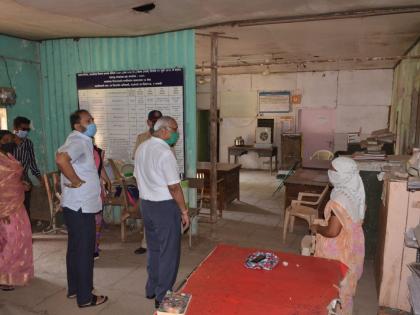 A sudden visit of the District Collector, rushed to the office of Jayakwadi Irrigation Department | जिल्हाधिकाऱ्यांच्या अचानक भेटीने जायकवाडी पाटबंधारे विभागाच्या कार्यालयात धांदल