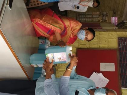 Sanitizer distributed to 61 gram panchayats in Muktainagar taluka | मुक्ताईनगर तालुक्यातील ६१ ग्राम पंचायतींना सॅनिटायझर वाटप