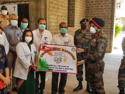 CoronaVirus: Corona warriors salute from military personnel | CoronaVirus : कौतुकास्पद ! लष्करी जवानांकडून कोरोना योद्ध्यांना सलाम