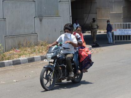 In the ninth month the pregnant woman walked two hundred and fifty kilometers; Then the writing of 'Lokmat' also came to her aid! | नवव्या महिन्यात गर्भवती अडीचशे किलोमीटर चालली; तेव्हा 'लोकमत'ची लेखणीही तिच्या मदतीला धावली !