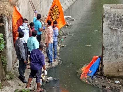 MNS insulted chhatrapati shivaji maharaj's Rajmudra During the agitation in Thane | ठाण्यात आंदोलनादरम्यान मनसेकडून शिवरायांच्या राजमुद्रेचा अवमान, शिवसेनेसह इतर संघटनांचा आरोप