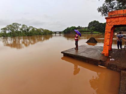 Rains receded, river levels receded, and five dams opened | पावसाचा जोर ओसरला, नद्यांची पातळी कमी, पाच बंधारे मोकळे