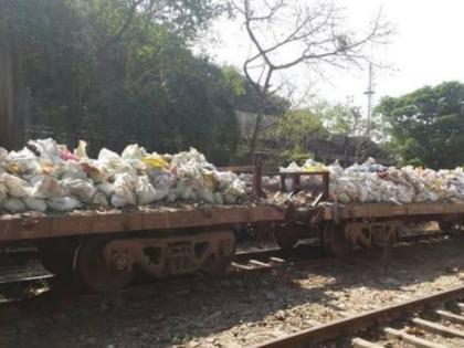 Central Railway cleaning chariot for cleaning | स्वच्छता करण्यासाठी मध्य रेल्वेचा स्वच्छता रथ