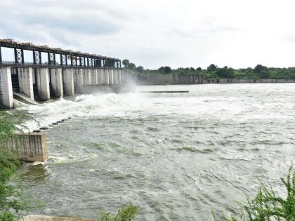 The gates of two bandhara including Vishnupuri Dam were opened in Nanded | नांदेडमध्ये विष्णुपुरीसह दोन बंधाऱ्याचे दरवाजे उघडले