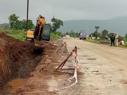 Project workers protest against construction of Bhama Askhed waterway | भामा आसखेड जलवाहिनीचे काम बंदोबस्तात सुरू; प्रकल्पग्रस्तांनी नोंदवला तीव्र निषेध