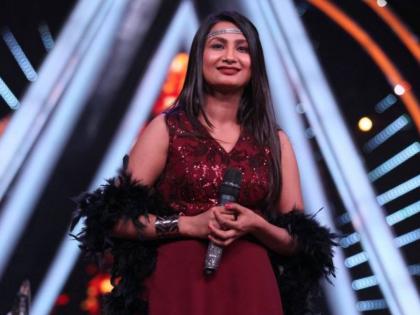 Indian Idol fame Renu Nagar's boyfriend commits suicide, singer admitted to ICU in critical condition | इंडियन आयडल फेम रेणू नागरच्या प्रियकराने केली आत्महत्या, गायिकेला गंभीर अवस्थेत ICU मध्ये केले दाखल