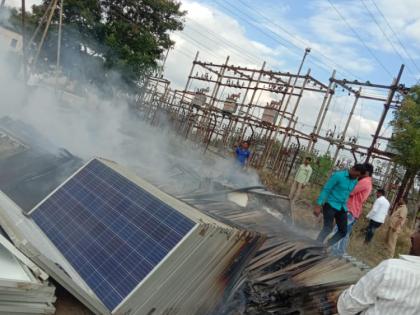 Big news; In Mangalwedha taluka, a short circuit caused a solar power project to catch fire | मोठी बातमी; मंगळवेढा तालुक्यात शॉर्टसर्किटने सौर ऊर्जा प्रकल्प आगीच्या भक्ष्यस्थानी