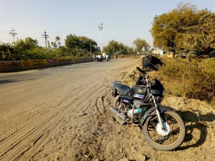 Both were seriously injured in an electric shock near Tanpurwadi. | तनपुरवाडी जवळ विजेचा धक्का लागून दोघे वाटसरू गंभीर जखमी. Both were seriously injured in an electric shock near Tanpurwadi. | तनपुरवाडी जवळ विजेचा धक्का लागून दोघे वाटसरू गंभीर जखमी.