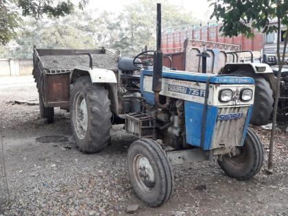 Eight tractors transporting illegal sand caught | अवैध वाळू वाहतूक करणारे आठ ट्रॅक्टर पकडले