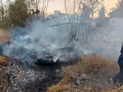 Big news; Fire broke out in MSEDCL's pole factory in Pandharpur | मोठी बातमी; पंढरपुरातील महावितरणच्या पोल फॅक्टरीमध्ये लागली आग