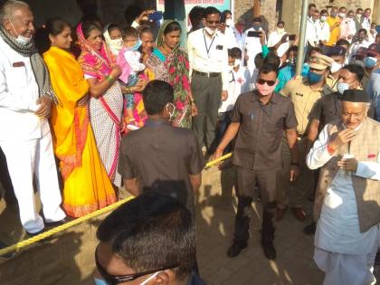 Of the Governor | राज्यपाल यांचा बारीपाडा येथील नागरिकांशी संवाद Of the Governor | राज्यपाल यांचा बारीपाडा येथील नागरिकांशी संवाद