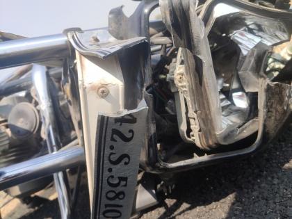 Triple accident of motorcycle-tractor near Sangola; Three killed, two injured | सांगोल्याजवळ मोटारसायकल - ट्रॅक्टरचा तिहेरी अपघात; तीन ठार, दोघे जखमी