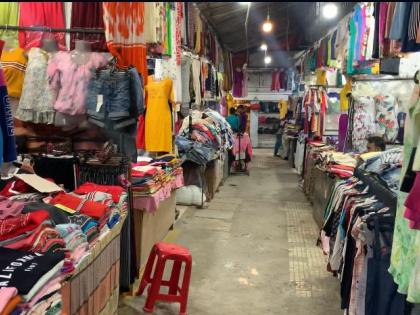 Come on in, take a look! There is not one but many 'fashion streets' in Pune on the verge of accidents .... | आता तरी यावं शहाणपण! पुण्यात एक नाही तर अनेक 'फॅशन स्ट्रीट' आहेत दुर्घटनांच्या उंबरठ्यावर....