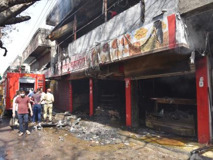 Fire at Sindhi Market in Akola; Burn three shops | अकोल्यात सिंधी मार्केटमध्ये आग; तीन दुकाने जळून खाक