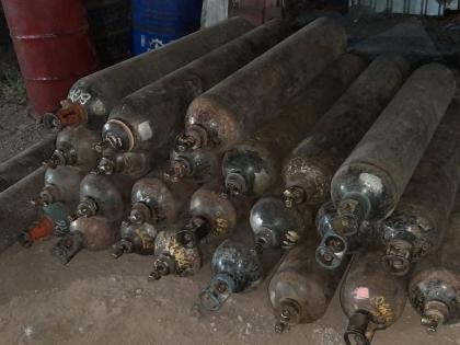 Indapur police raid Loni Deokar MIDC company; Oxygen stock of 7 lakh 55 thousand seized | इंदापूर पोलिसांची मोठी कारवाई; लोणी देवकर एमआयडीसीतील कंपनीतून ७ लाख ५५ हजारांचा ऑक्सिजन साठा जप्त