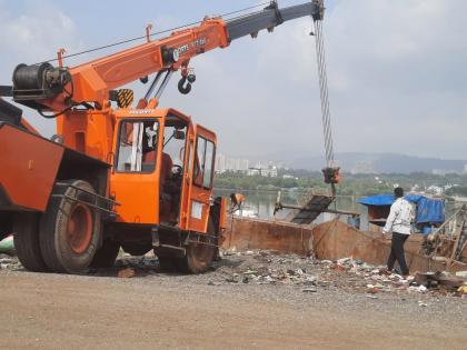 Bhiwandi Tehsildar's action at Kalher Retibandar; 36 lakh worth of machinery seized | भिवंडी तहसीलदारांची काल्हेर रेतीबंदर येथे कारवाई; ३६ लाखांची यंत्रसामुग्री जप्त