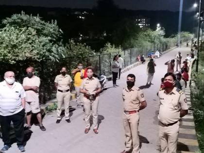 Police's 'surgical strike' on citizens walking in Pune in the evening; Action against more than 100 citizens | पुण्यात सायंकाळी 'वॉक' करणाऱ्या नागरिकांवर पोलिसांचा ‘सर्जिकल स्ट्राइक’; १०० हून अधिक नागरिकांवर कारवाई