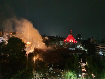 Pune Breaking: A fire to wooden part of the Mahatma Phule Mandai building in Pune | Pune Breaking: पुण्यातील प्रसिद्ध महात्मा फुले मंडई इमारतीच्या लाकडी भागाला भीषण आग