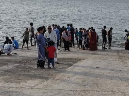 Ro Ro service ... The jetty on Bhayander Bay became a life-saving picnic spot in mumbai | रो-रो सेवा... भाईंदर खाडीवरील जेट्टी बनली जीवघेणा पिकनिक स्पॉट