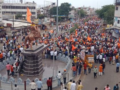 Maratha Akrosh Morcha begins in Solapur; Tight security of the police | Breaking; मराठा आक्रोश मोर्चाला सोलापुरात सुरुवात; पोलिसांचा तगडा बंदोबस्त