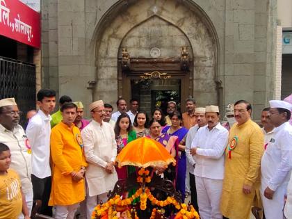 Solapurkar's only call; Ganpati Bappa Morya ... come early next year ... | सोलापूरकरांची एकच हाक; गणपती बाप्पा मोरया... पुढच्या वर्षी लवकर या...