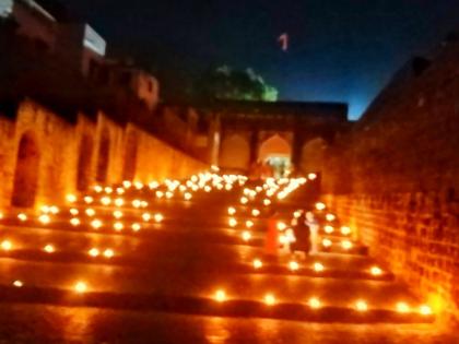 Siddheshwar Charani Dipotsav; Thousands of lamps lit up the temple premises on the occasion of Diwali Padva | सिद्धेश्वर चरणी दीपोत्सव; दिवाळी पाडव्यानिमित्त हजारो दिव्यांनी मंदिर परिसर तेजोमय