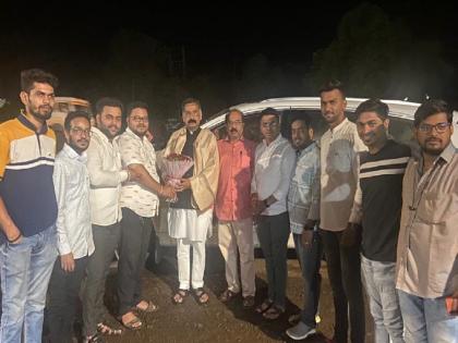 MLA Rajan Salvi was welcomed at the district boundary, Excitement in Shiv Sena due to Eknath Shinde rebellion | आमदार राजन साळवी यांचे जिल्ह्याच्या सीमेवर स्वागत, साळवींना प्रलोभन दाखविण्यात आल्याची होती चर्चा