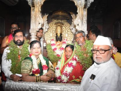 Chanting of Vithunama in Pandharpur; Government worship of Vitthal performed by Eknath Shinde | पंढरपुरात विठूनामाचा जयघोष; एकनाथ शिंदेंच्या हस्ते सपत्नीक विठ्ठलाची शासकीय महापूजा संपन्न