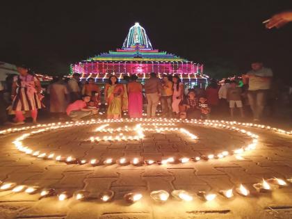 Ganapatipule area lit up with Dipotsava | दीपोत्सवाने उजळला गणपतीपुळे परिसर