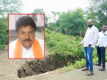 victims of illegal sand transport; A truck blew up the vehicle of women devotees standing in the parking lot | मुसळधार पावसात रस्ता खचला, पुरात वाहून गेलेल्या शेतकऱ्याचा मृतदेह सापडला