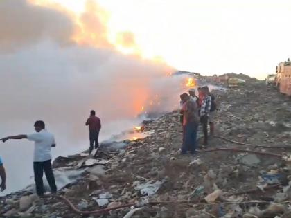 severe fire at the dumping ground of mira bhayander municipal corporation | मीरा भाईंदर महापालिकेच्या डम्पिंगला भीषण आग 