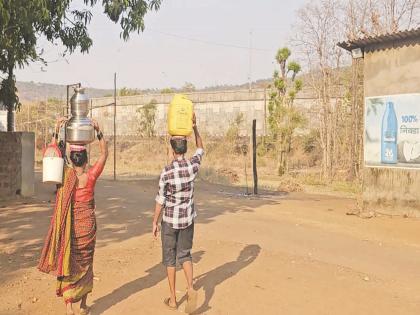 Water problem is serious in 90 houses in Ratnagiri district, people are struggling for water | रत्नागिरी जिल्ह्यातील ९० वाड्यांमध्ये पाणी समस्या गंभीर, पाच तालुके टंचाईग्रस्त म्हणून घोषित Water problem is serious in 90 houses in Ratnagiri district, people are struggling for water | रत्नागिरी जिल्ह्यातील ९० वाड्यांमध्ये पाणी समस्या गंभीर, पाच तालुके टंचाईग्रस्त म्हणून घोषित