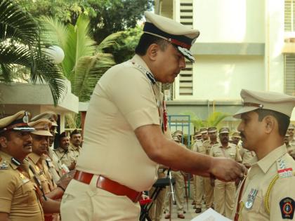 Mira Bhayandar - Director General of Vasai Virar Police Commissionerate felicitates police officers who received medals | मीरा भाईंदर-वसई विरार पोलीस आयुक्तालयातील महासंचालक सन्मानचिन्ह प्राप्त पोलिसांचा सत्कार Mira Bhayandar - Director General of Vasai Virar Police Commissionerate felicitates police officers who received medals | मीरा भाईंदर-वसई विरार पोलीस आयुक्तालयातील महासंचालक सन्मानचिन्ह प्राप्त पोलिसांचा सत्कार