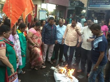 agitation against kirit Somaiya in mira road | भाजपच्या सोमैयांच्या प्रतिमेला जोडे मारत पुतळा जाळला