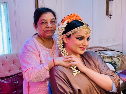 Kangana Ranaut's hairstylist gets Cineindustry completed 50 years, Celebrity done on set | कंगना रानौतच्या हेअर स्टायलिस्टला सिनेइंडस्ट्रीत झाले ५० वर्षे पूर्ण, सेटवर केले सेलिब्रेशन